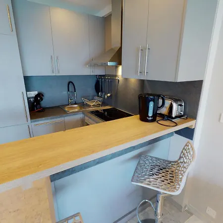Superbe 2p Au 5eme Etage Avec Terrasse Face A La Et Parking Prive - Menton, Garavan - Fr-1-196-293 Apartment Menton