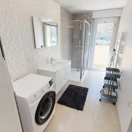 דירה Superbe 2p Au 5eme Etage Avec Terrasse Face A La Et Parking Prive - Menton, Garavan - Fr-1-196-293 מנטון